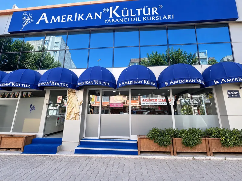 Torbalı şubesi girişi, Hükümet Caddesi
